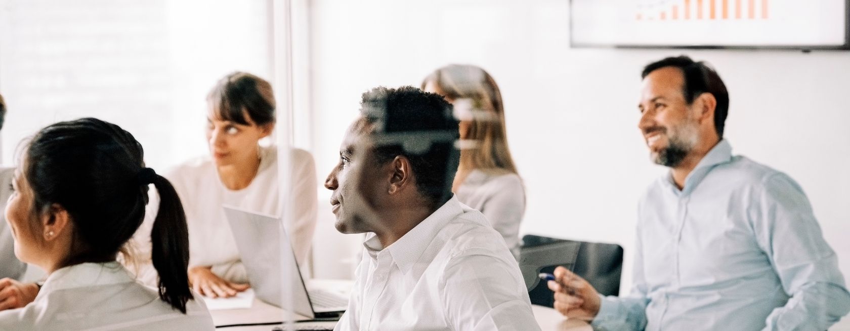 Forretningsfolk i et møde