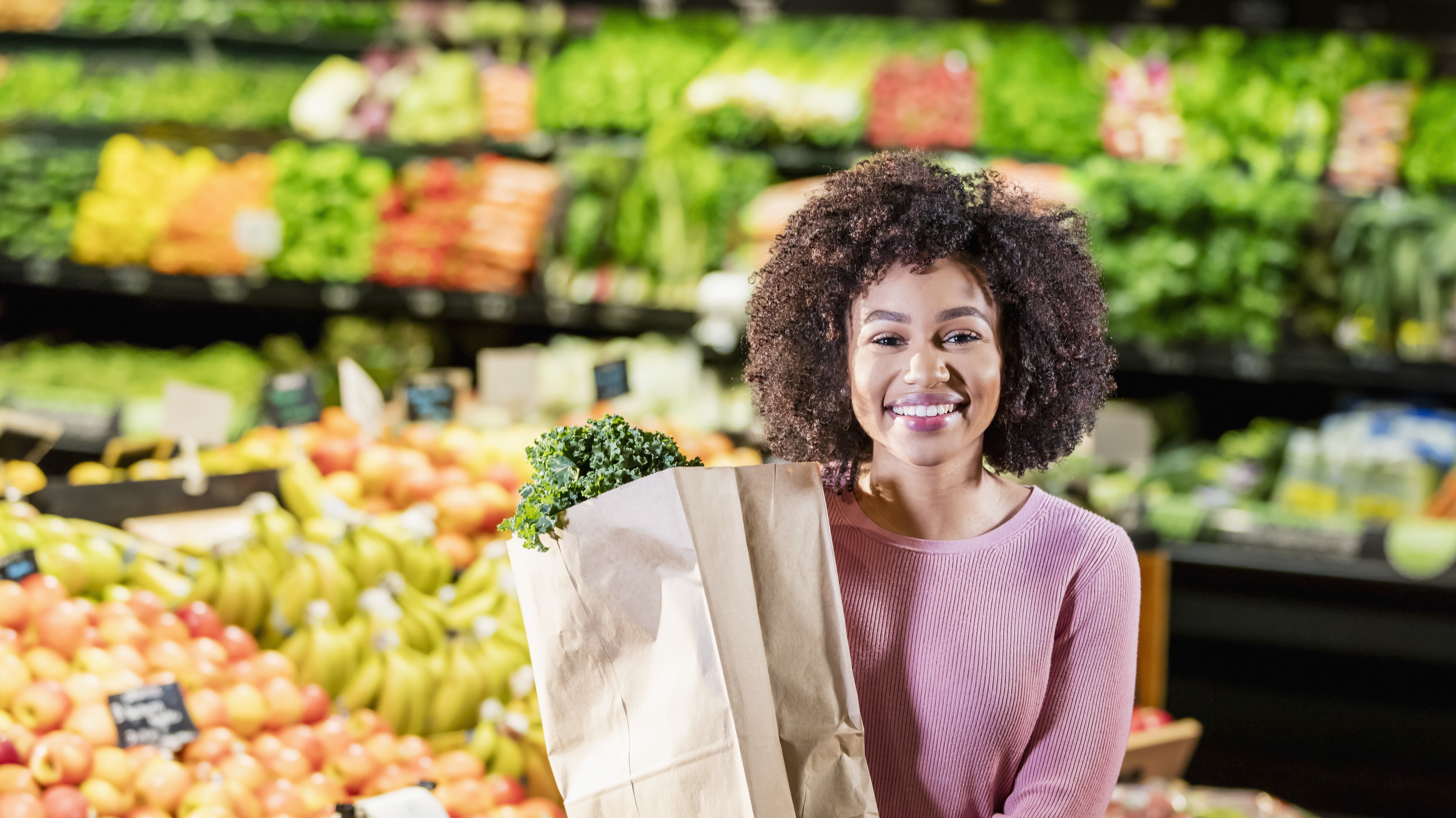 Kvinde i et supermarked
